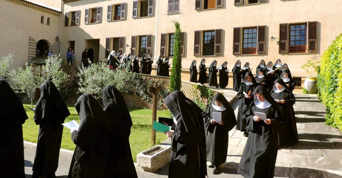 Abbaye de Jouques - Communauté en procession - Divine Box