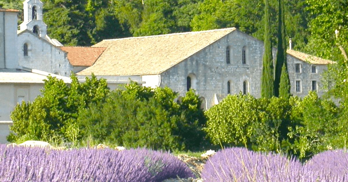 L'abbaye d'Aiguebelle se trouve à Montjoyer dans la Drôme, aux portes de la Provence