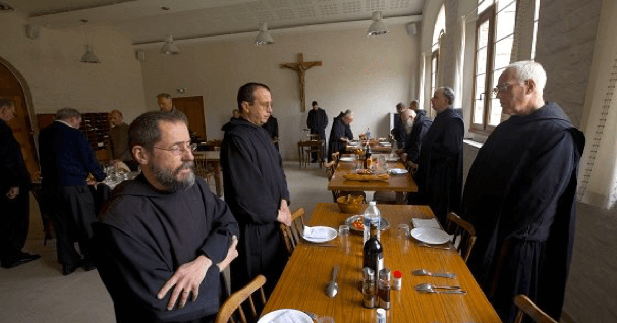Les 18 moines de l'abbaye de Tournay mènent une vie de prière et de travail, selon la règle de saint Benoît