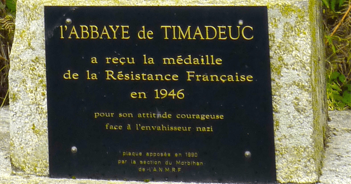 L'abbaye de Timadeuc a reçu en 1946 la médaille de la Résistance pour ses actes de bravoures durant la guerre