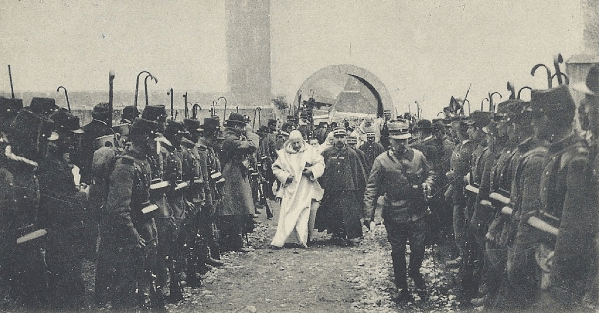 En avril 1903, l'armée et les policiers sont réquisitionnés pour expulser les frères chartreux, face au soutien de la population locale