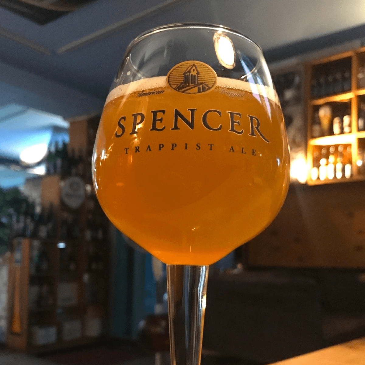 Un verre ou un calice de bière Spencer IPA se déguste toujours entre 6°C et 8°C ! - Crédit photo : @tjknet