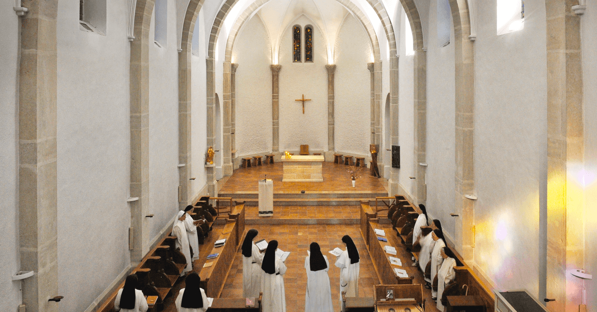 Les soeurs du monastère de Taulignan sont des dominicaines, leur vie monastique se concentre donc principalement sur la prière et la contemplation de Dieu
