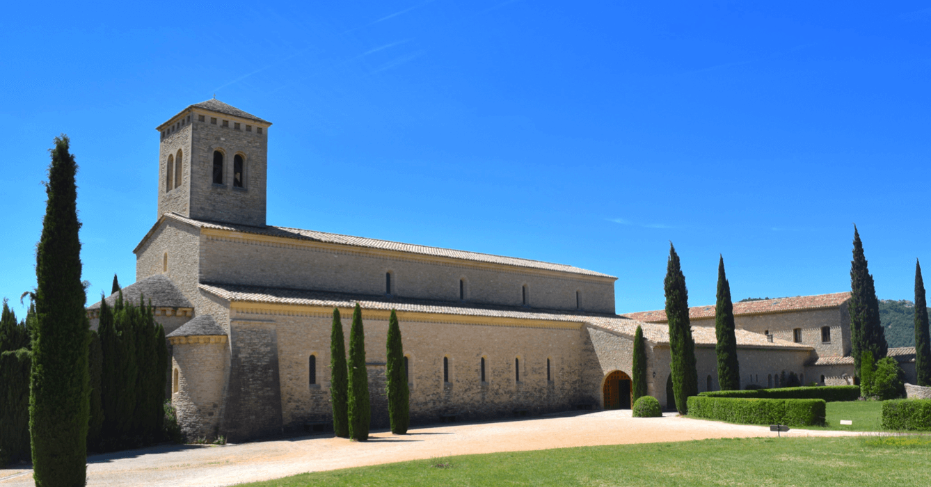 Vue extérieure de l'Eglise du Barroux - Abbaye du Barroux - Divine Box