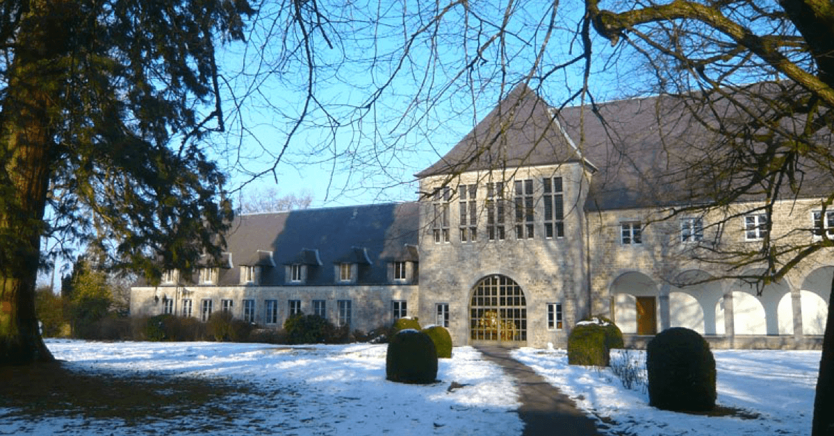 Abbaye de Scourmont sous la neige - Crédit photo : Le Virage - Divine Box