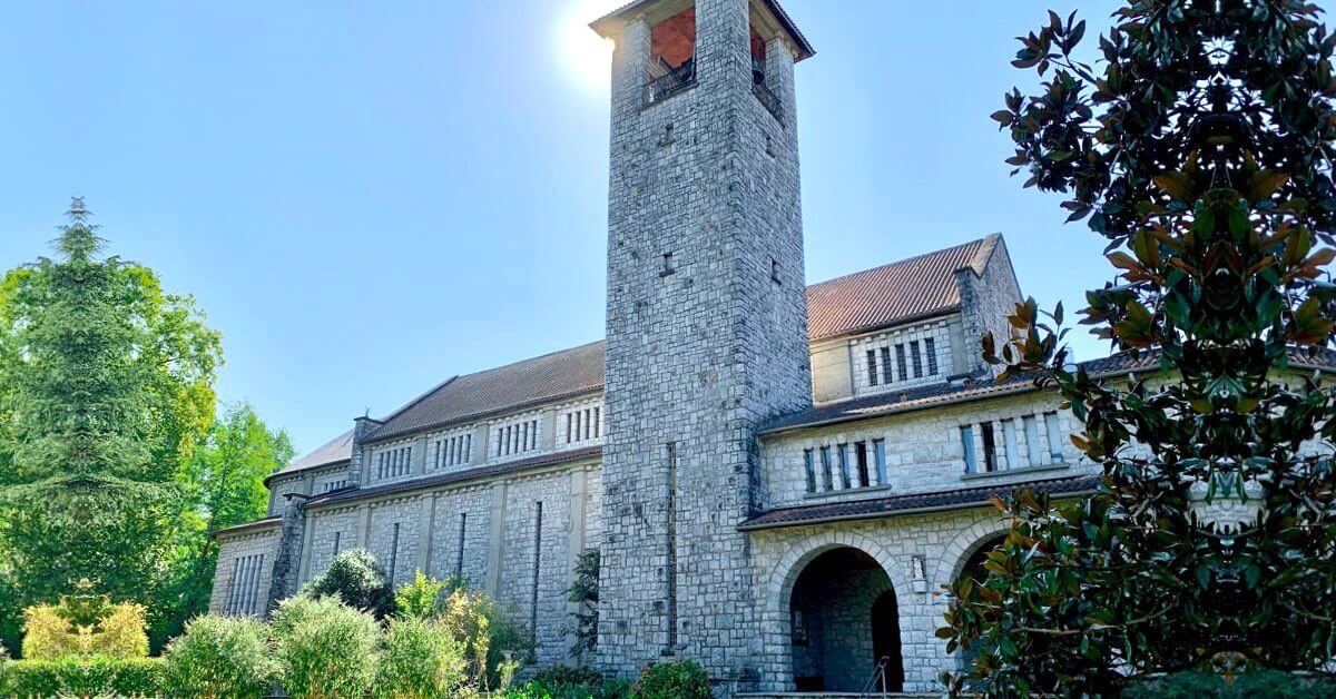 L’abbaye de Tournay, spécialisée dans les pâtes de fruits depuis 48 ans, se trouve dans les Hautes-Pyrénées, près de Lourdes - Divine Box