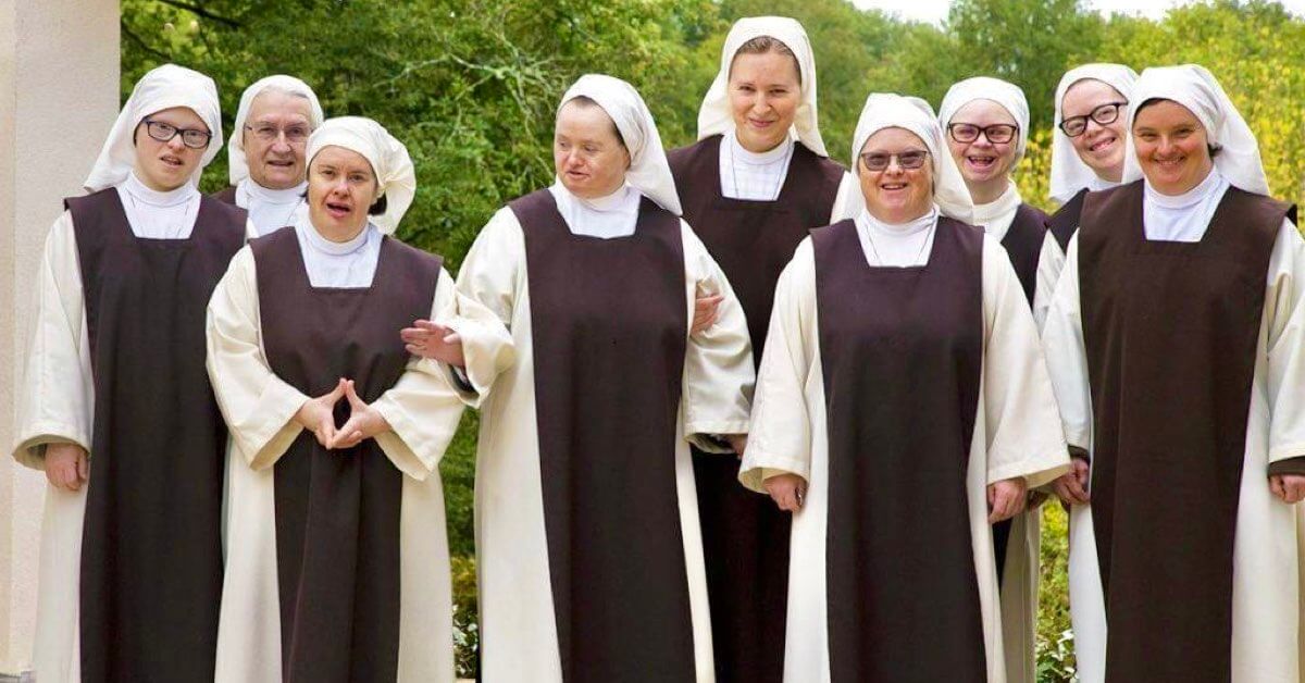 Petites Sœurs Disciples de l'Agneau - Divine Box.1jpeg