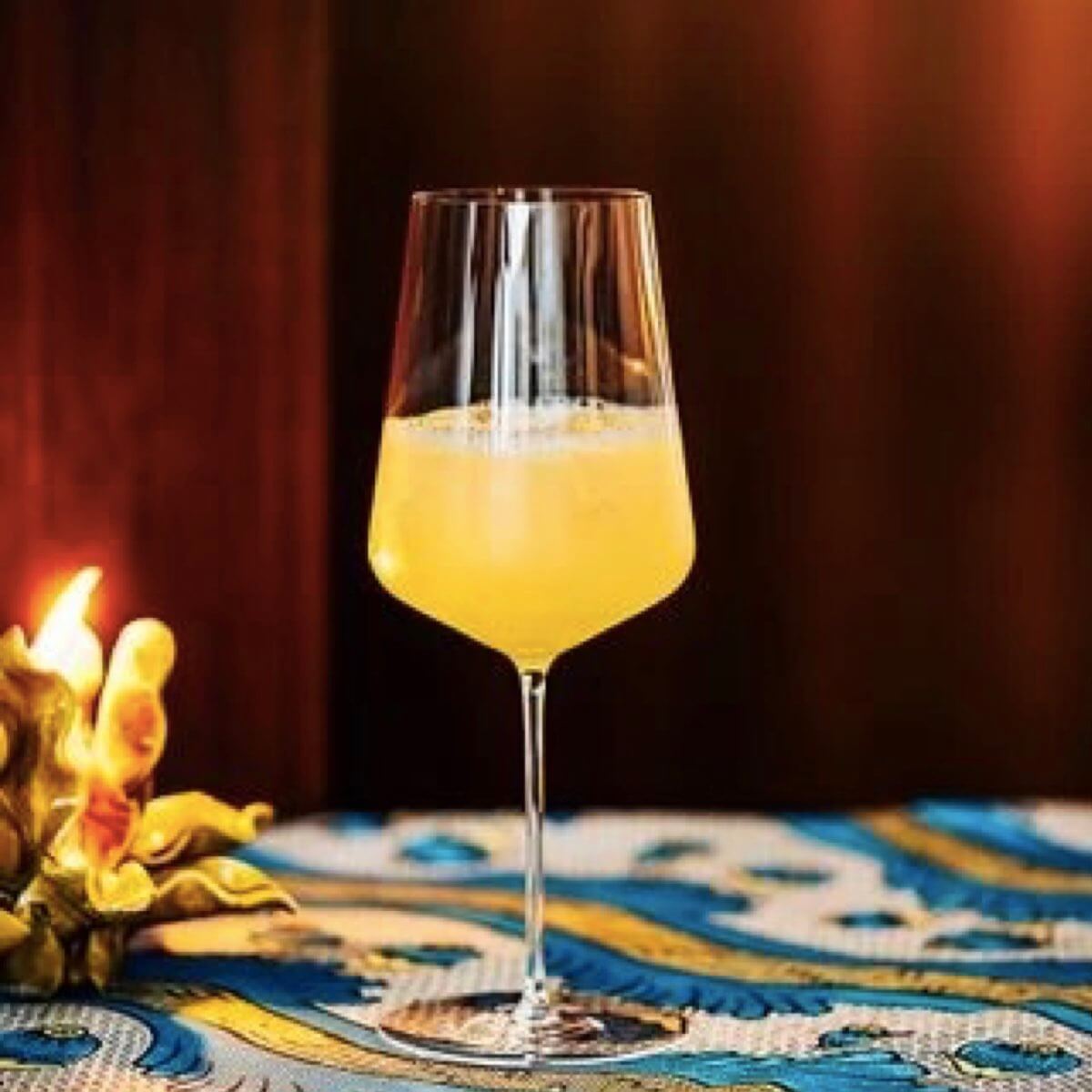 Le tip-top, cocktail à base de Chartreuse Jaune, pétillant et bien désaltérant ! © Elle