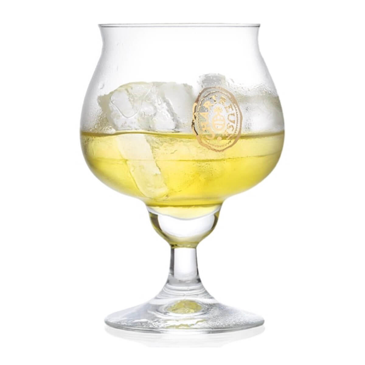 Un verre de chartreuse et quelques glaçons - voilà comment bien déguster la © Chartreuse Diffusion