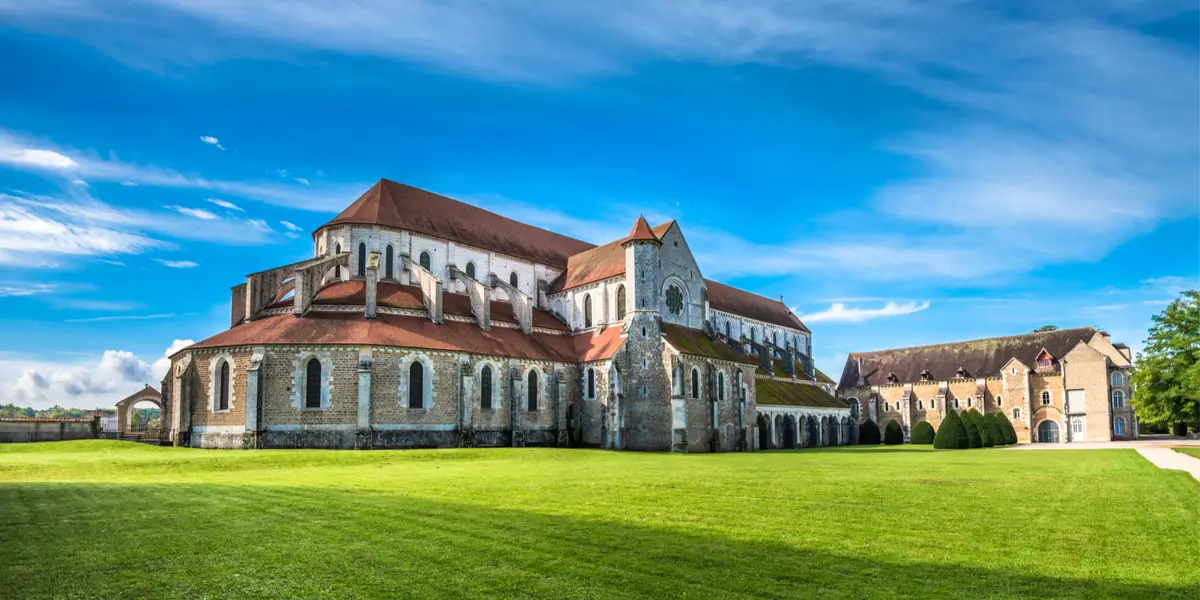 Abbaye de Pontigny - Divine Box