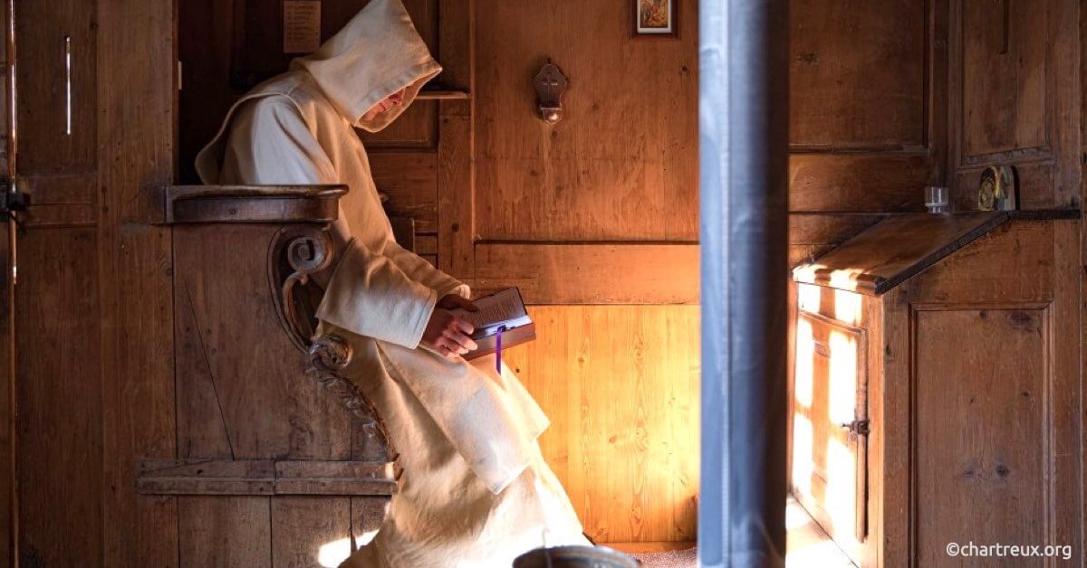 Photo moine du monastère de la Grande Chartreuse en prière - Divine Box